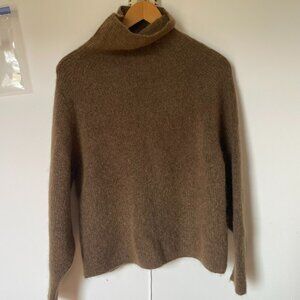 Sayaka Davis turtleneck, size S-M
